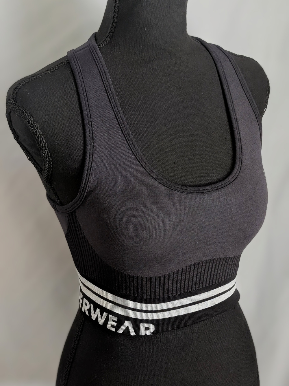 Ryderwear Black Seamless Sports Bra Crop Top Size Small NWOT
